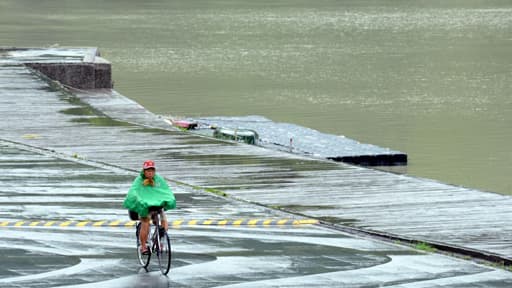 A Taïpei, au sur de Taïwan le 20 septembre, alors que l'arrivée d'Usagi s'approche.