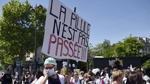 Un collectif de sages-femmes a manifesté lundi à Paris: une quatrième manifestation depuis le début du mouvement, il y a sept mois.