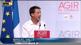A La Rochelle, Manuel Valls tacle la droite qui "court derrière le FN"