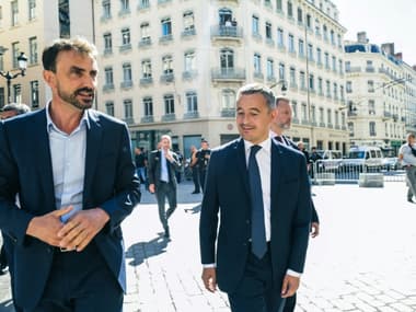 Le ministre de l'Intérieur Gérald Darmanin  et le maire écologiste de Lyon, Grégory Doucet, visitent le quartier de "La Guillotière", le 9 septembre 2022 dernier. 