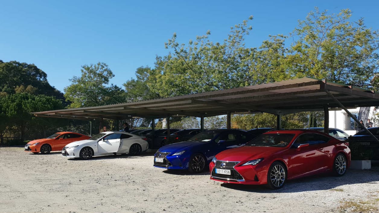 "Existe aussi en orange, rouge ou bleu"