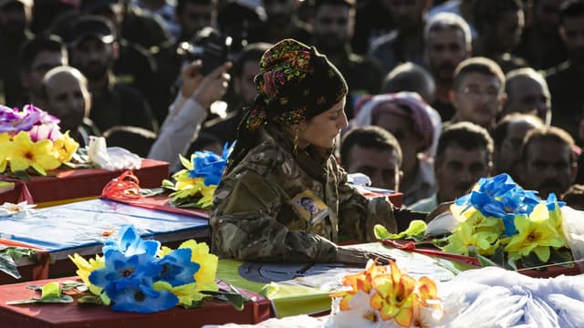 Les funérailles de cinq soldats des Forces démocratiques syriennes, le 14 octobre 2019 à Qamichli, en Syrie.
