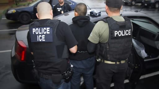 Arrestation d'un homme lors d'une opération le 7 février 2017 à Los Angeles.