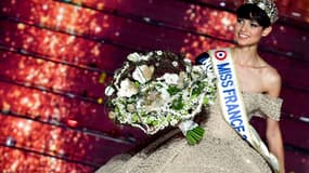 Eve Gilles couronnée Miss France 2024, le 16 décembre 2023 à Dijon, en Côte-d'Or