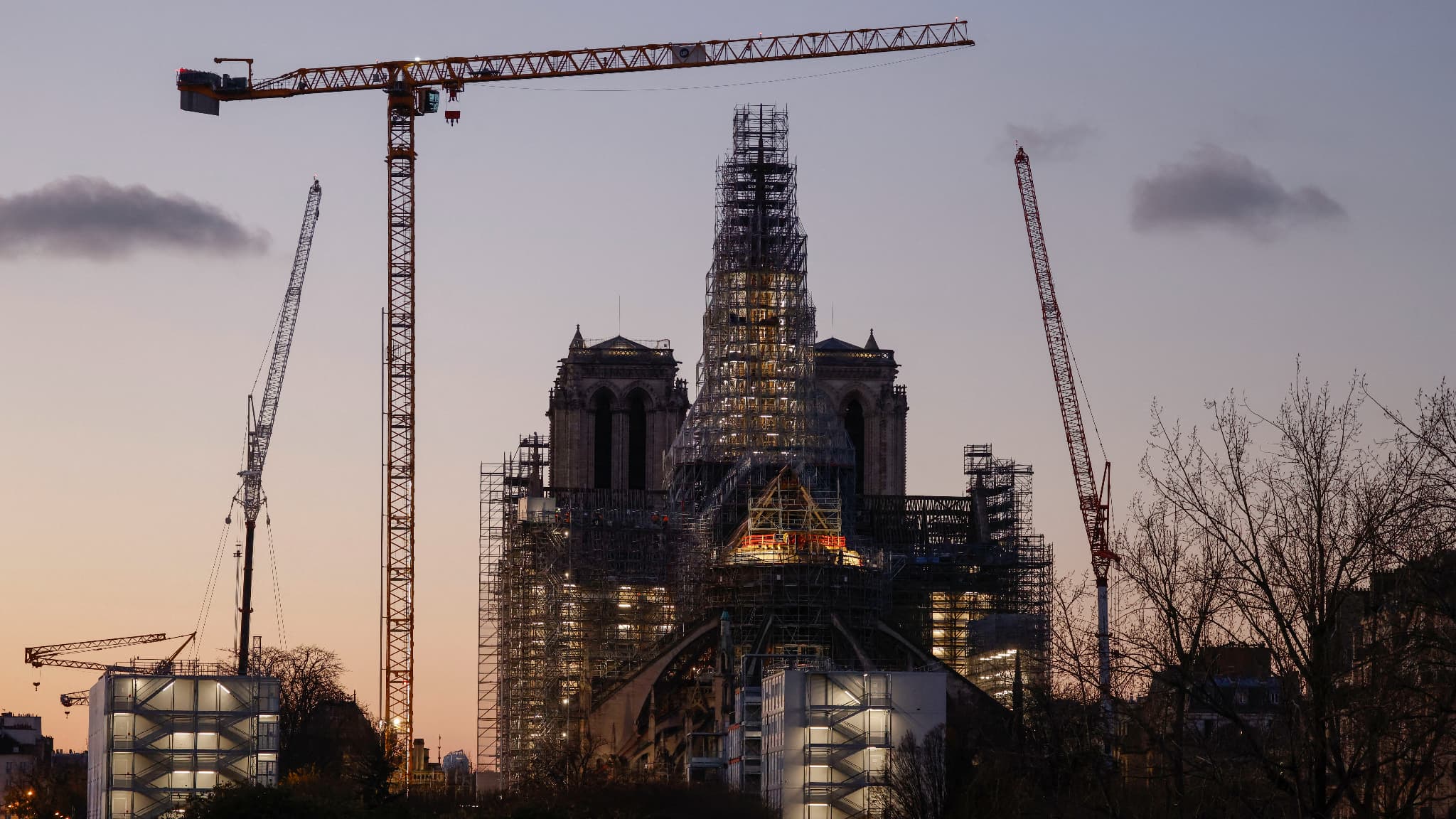 La sénatrice demande la suspension du chantier de Notre-Dame de Paris en raison des risques sanitaires liés à l’utilisation de plomb