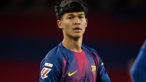 Dro Fernandez avec le Barça face Elche le 2 novembre 2025