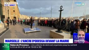 Marseille: l'ancre d'Odessa déposée devant la mairie en soutien au peuple ukrainien