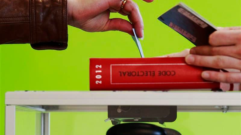 Les députés français ont adopté mardi par 272 voix contre 241 le projet de loi controversé qui modifie les modes des scrutins locaux et le calendrier électoral, malgré les critiques de l'opposition qui crie au "tripatouillage électoral". /Photo d'archives