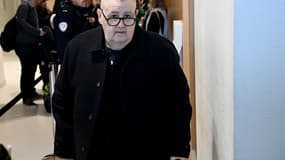 Arrivée de l'ancien journaliste sportif Pierre Ménès au tribunal de Paris le 8 mars 2023 