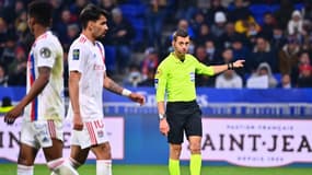 L'arbitre Clément Turpin lors d'un match OL-Losc, à Lyon le 27 février 2022