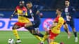 Sako Fofana (Lens) au duel avec Kylian Mbappé (PSG)