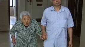 Une femme âgée de 77 ans a remporté un procés, obligeant ses enfants à lui rendre visite