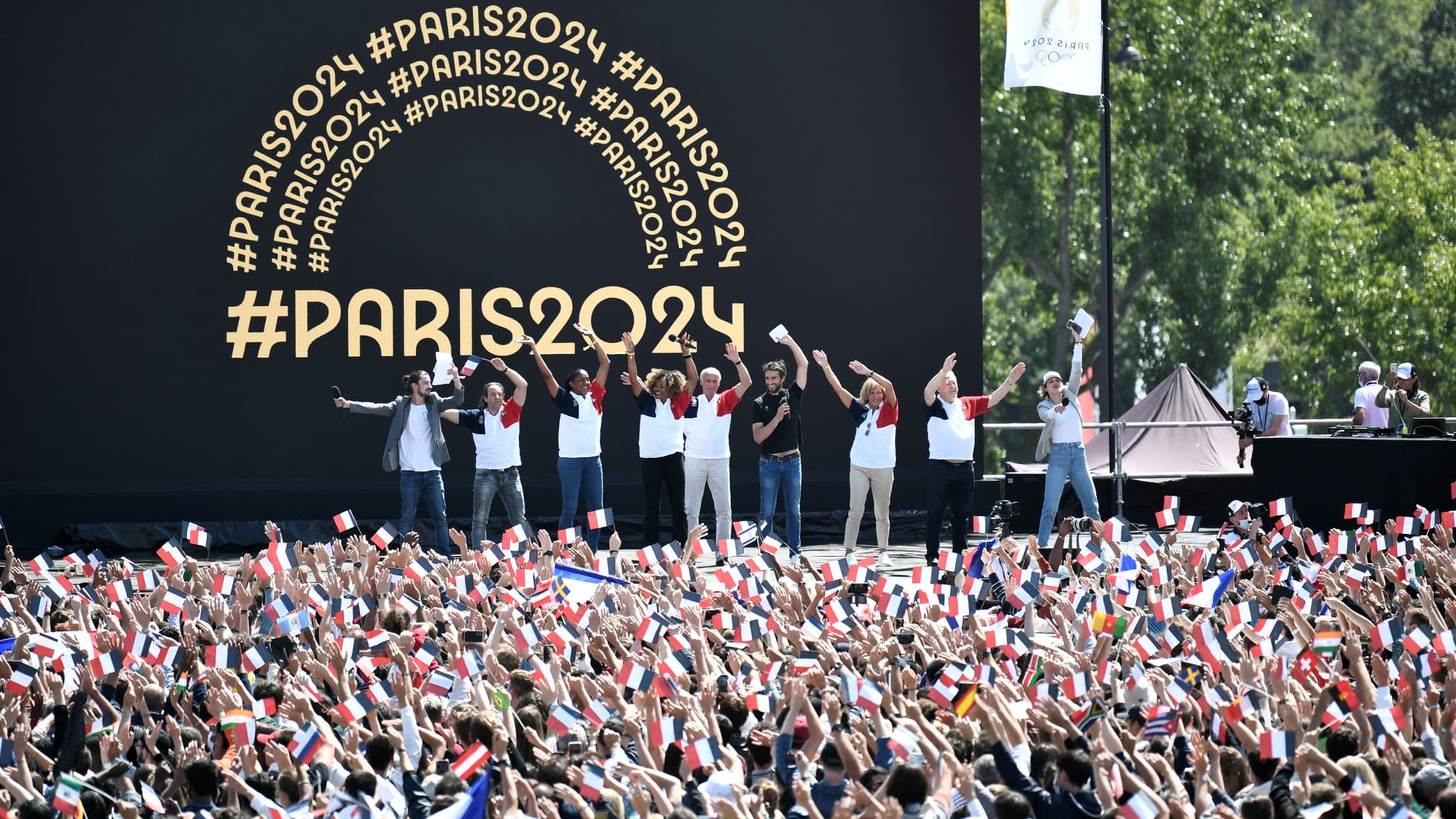 La foule réunie au Trocadéro pour lancer Paris 2024 La foule réunie au Trocadéro pour lancer Paris 2024