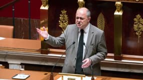 Le président du groupe socialiste à l'Assemblée Bruno Le Roux a fait face au brouhaha à droite