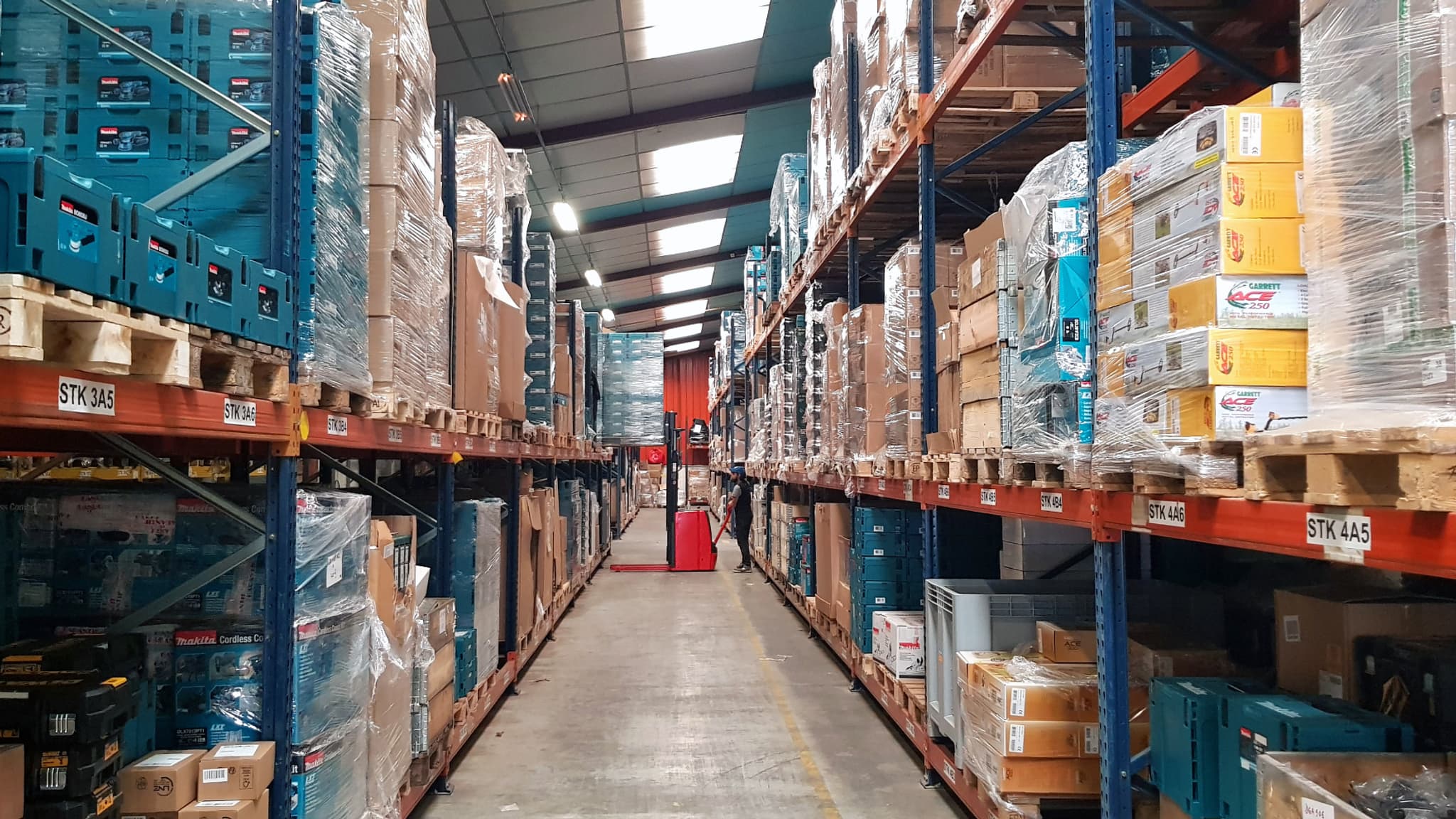 Avec son entrepôt basé dans le Loiret (45), Côté Brico peut ainsi expédier l'ensemble des outils de bricolage présents sur son site internet dans les meilleurs délais