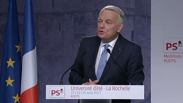 Le Premier ministre Jean-Marc Ayrault, dimanche, devant les militants socialistes à La Rochelle.