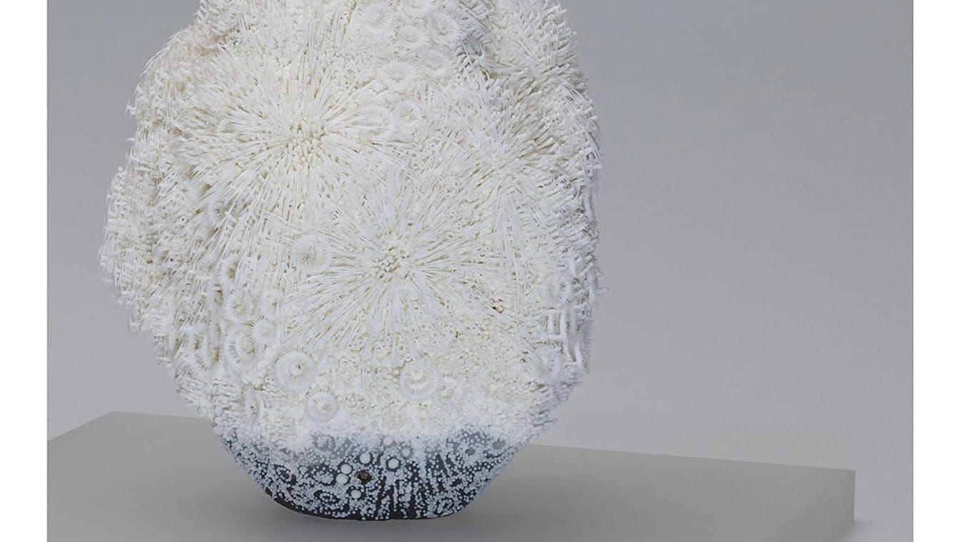 L'œuvre 'Metanoia' par Eriko Inazaki, lauréate du Loewe Foundation Craft Prize 2023. L'œuvre 'Metanoia' par Eriko Inazaki, lauréate du Loewe Foundation Craft Prize 2023.