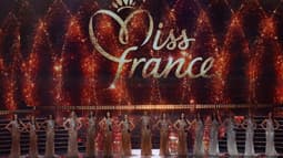Les 15 finalistes de l'élection Miss France 2025, le 14 décembre 2024 à Poitiers.