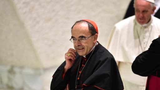 Le cardinal Philippe Barbarin le 6 juillet 2016 au Vatican, aux côtés du pape François