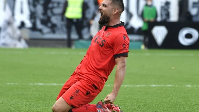 L'attaquant de Nice Andy Delort buteur sur le terrain d'Angers, le 31 octobre 2021