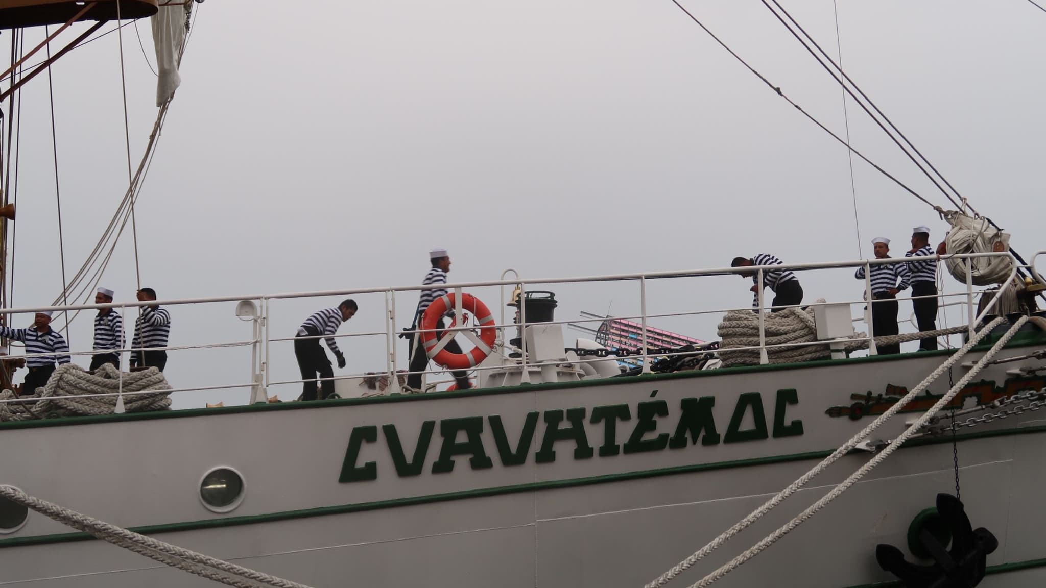 Le navire du Cuauhtémoc, avant son départ de l'Armada de Rouen. Le navire du Cuauhtémoc, avant son départ de l'Armada de Rouen.