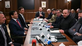 Marco Rubio (à gauche) et Rustem Omerov (à droite) à Hallandale Beach, en Floride, ce dimanche 30 novembre 2025.