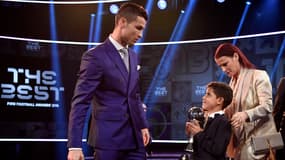 Elma Aveiro (à droite) avec Cristiano Ronaldo en 2017