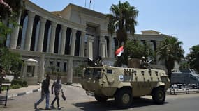 Un blindé de l'armée égyptienne dans les rues du Caire, en juillet 2013.