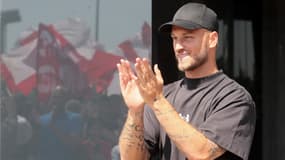 Marko Arnautovic à son arrivée à l'aéroport de Belgrade après sa signature avec l'Etoile Rouge, le 21 juillet 2025.