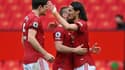 L'attaquant uruguayen de Manchester United, Edinson Cavani (d), fête son but avec ses coéquipiers lors du match de Premier League contre Burnley, à Old Trafford, le 18 avril 2021