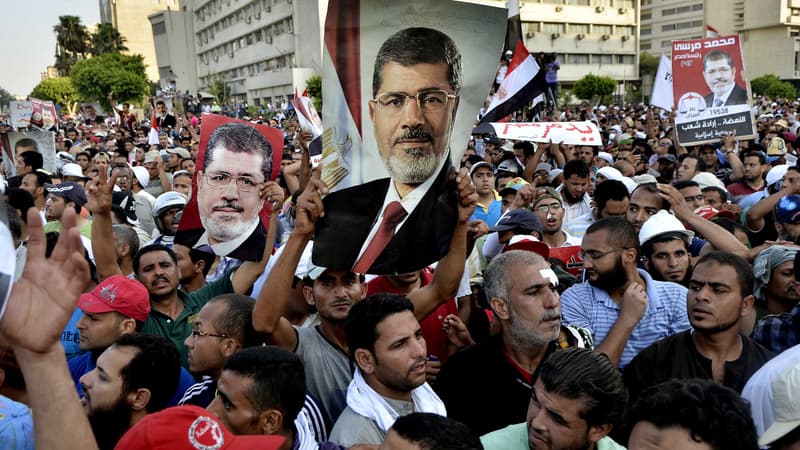 Des pro-Morsi manifestent au Caire, vendredi 5 juillet.