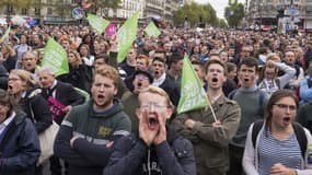 Des dizaines de milliers de manifestants rassemblés à Paris pour s'opposer à l'extension de la PMA, le 6 octobre 2019