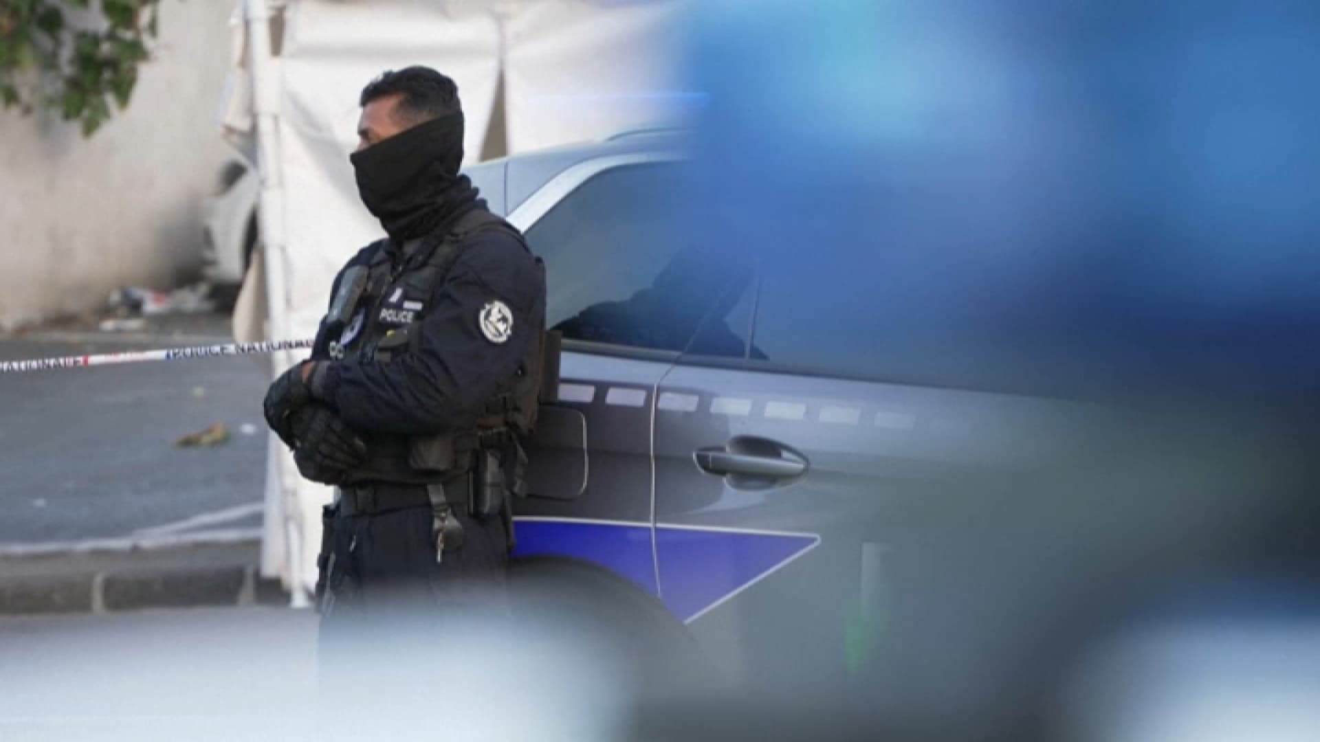 La police sur les lieux du meurtre du frère d'Amine Kessaci, âgé de 20 ans et tué par balle à Marseille le 13 novembre 2025.