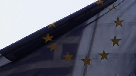 La question du maintien d'Athènes dans la zone euro est désormais posée, alors que s'ouvre à Cannes le sommet du G20 et que les défections se multiplient dans l'entourage du Premier ministre grec, George Papandréou. /Photo prise le 2 novembre 2011/REUTERS