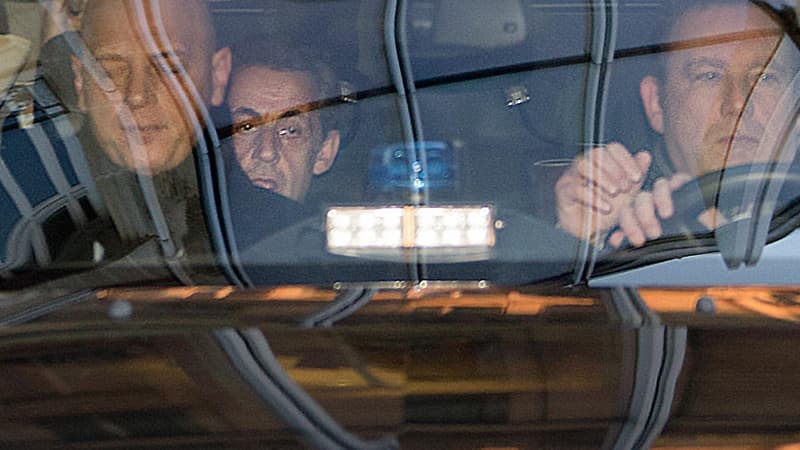 Nicolas Sarkozy arrive au pôle financier du palais de justice de Paris pour une audition avec un juge dans le dossier des frais de campagne.
