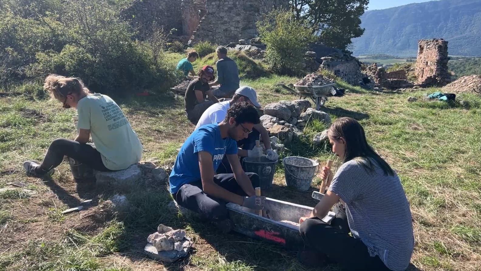 Hautes Alpes le chantier du hameau de l Arzeliers à Laragne pris en