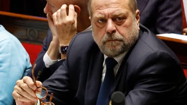 Le ministre français de la Justice Eric Dupond-Moretti assiste à une séance de questions au gouvernement à l'Assemblée nationale à Paris le 28 novembre 2023.
