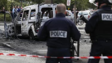 Le 8 octobre 2016, deux véhicules de police étaient pris d'assaut par un groupe d'individus cagoulés et munis de 13 cocktails Molotov.