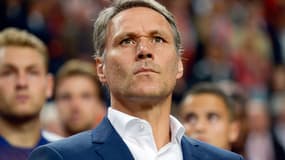 Marco van Basten assure que la FIFA cherche un moyen de faire cesser les contestations sur les terrains de football.