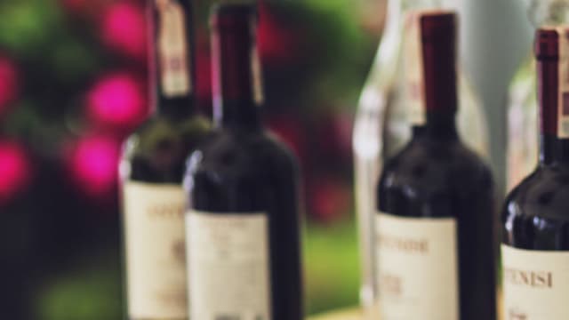 Les bouteilles, vendues plusieurs centaines d'euros, ne valaient en réalité que 6€.