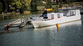 Un bateau miniature au centre d'entrainement de Saint-Pierre-de-Bressieux.