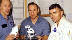 John Swigers (G), James A. Lovell Jr. (C) et Fred W. Haise Jr. (D) à leur retour de mission en 1970.