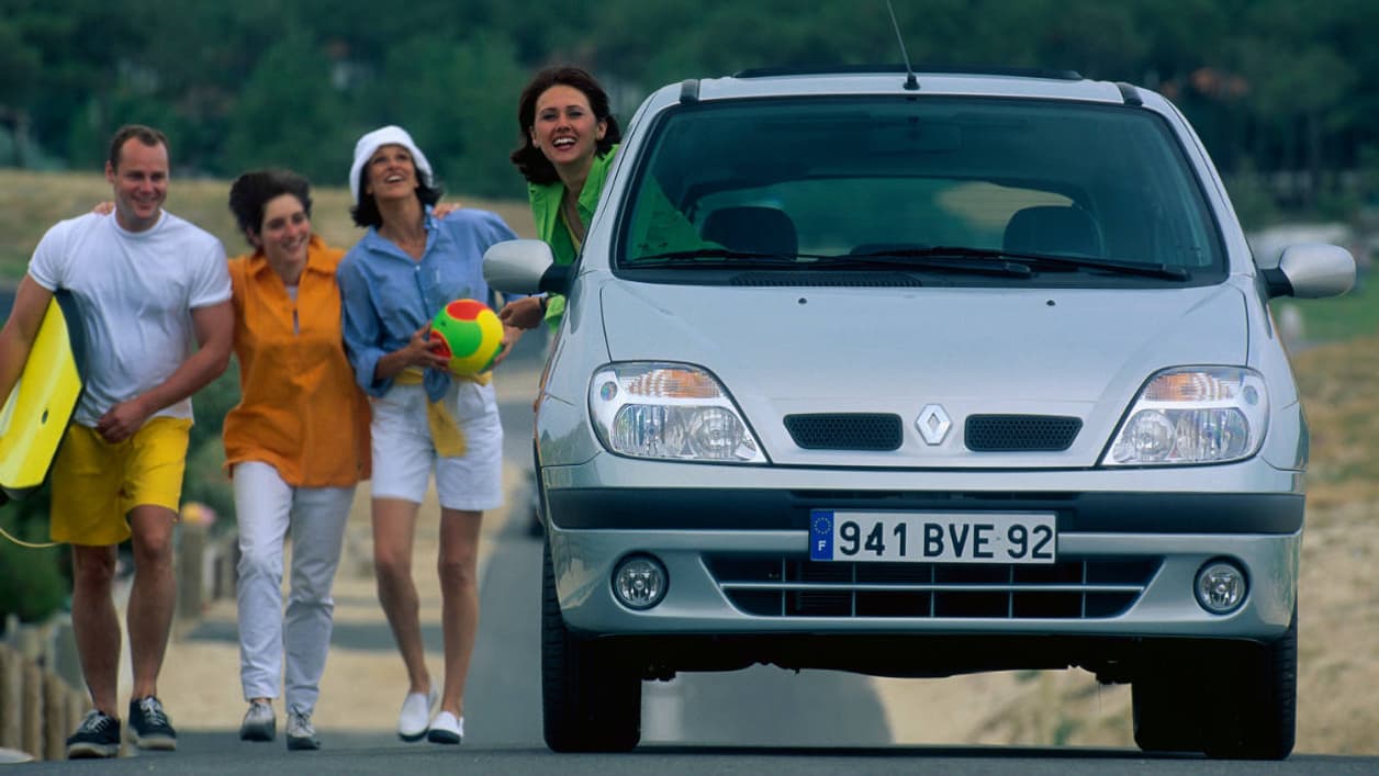 Le Scénic dCi d'avant 2001 et le plus représenté dans le parc francilien. Le Scénic dCi d'avant 2001 et le plus représenté dans le parc francilien.