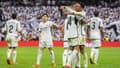 Joselu, Jude Bellingham et les joueurs du Real Madrid célèbrent la victoire le 4 mai 2024