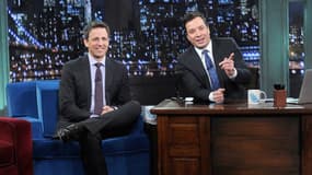 Seth Meyers et Jimmy Fallon sur le plateau de l'émission "Late Night With Jimmy Fallon" à New York, le 28 janvier 2014.