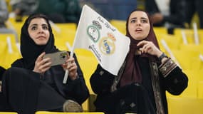 Des supportrices lors de la demi-finale de la Supercoupe d'Espagne Real-Atlético, le 01/01/2024