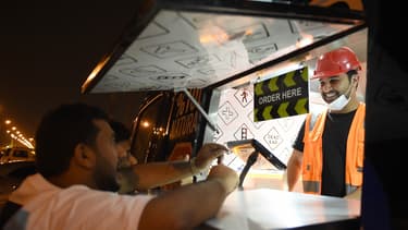 Bader al-Ajmi a embauché deux Saoudiens et deux Indiens, mais peine à faire travailler les Saoudiens de nuit.