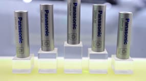 Des piles au lithium rechargeables.