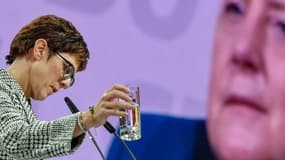 La nouvelle leader de l'Union chrétienne-démocrate Annegret Kramp-Karrenbauer (AKK) au congrès de la CDU à Hambourg vendredi 7 décembre.