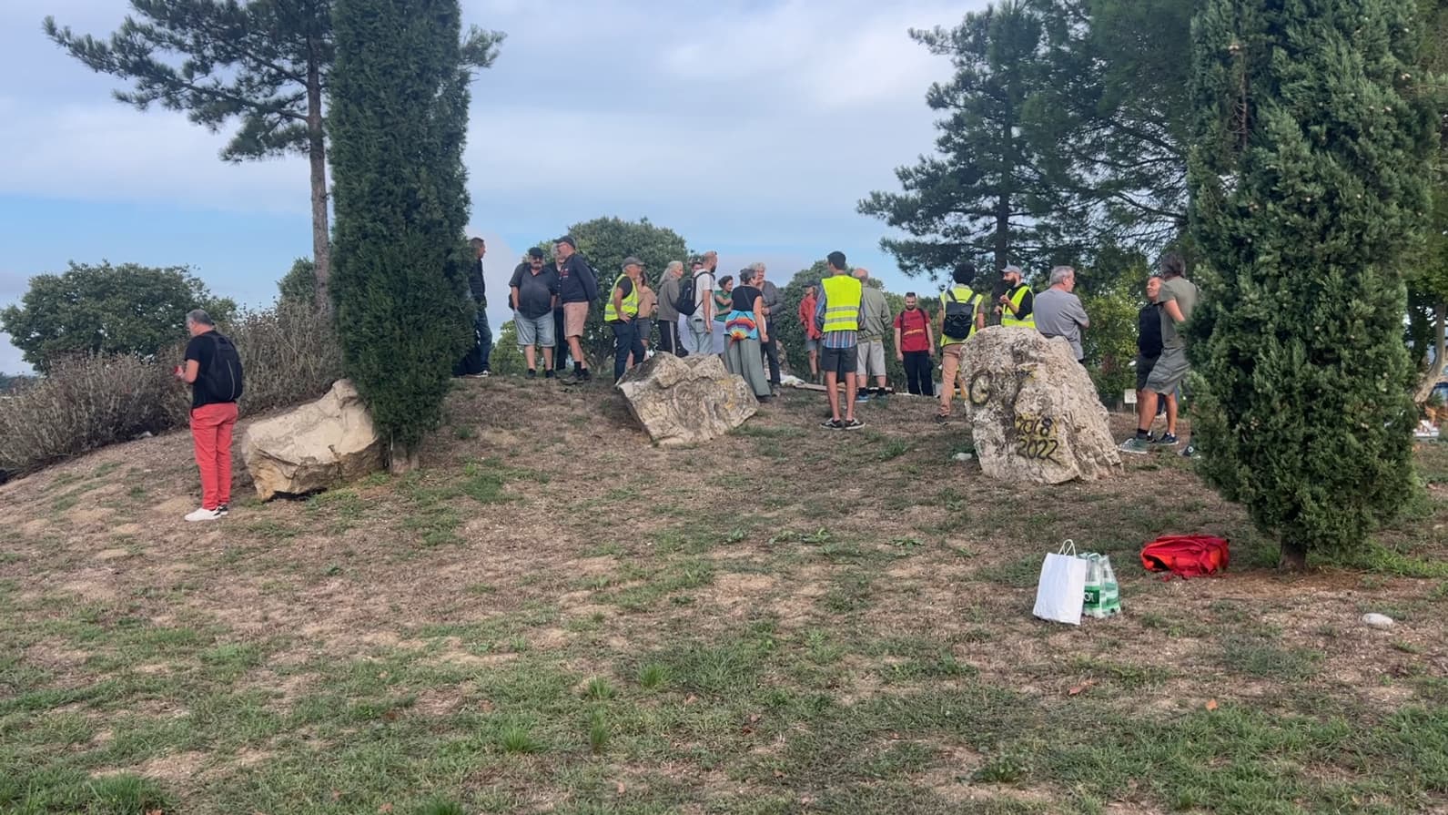 Plusieurs anciens gilets jaunes sont présents à Manosque. Plusieurs anciens gilets jaunes sont présents à Manosque.